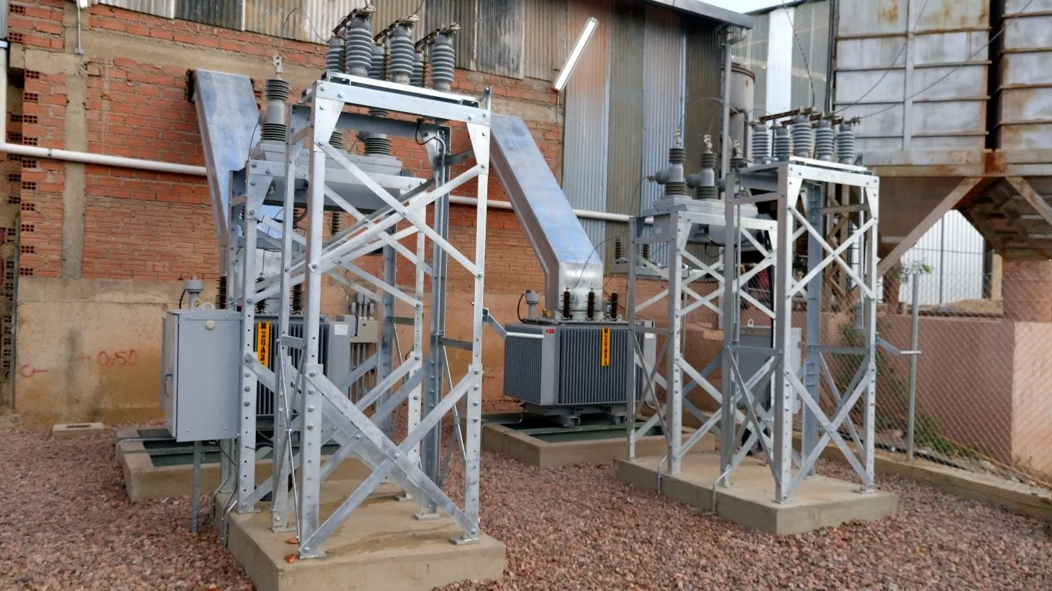 Montaje de Subestación de 2MVA y Sistema Eléctrico MT/BT para Ampliación de COBOCE Cerámica